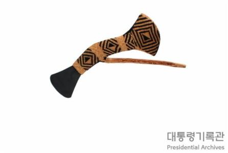 의식용 도끼 모형 이미지