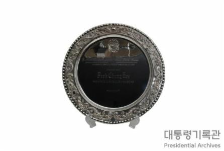 국군의 날 행사 방한 기념 접시 이미지