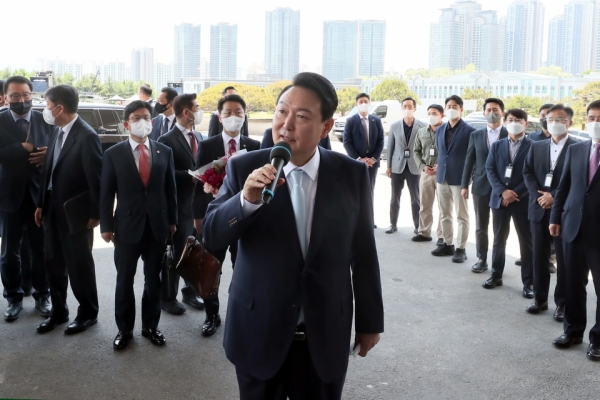 제20대 윤석열 대통령 취임식 후 집무실 이동 사진