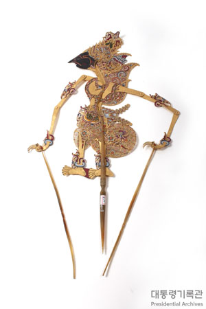 와잉 꿀릿(인도네시아 전통 그림자 연극 인형, Wayang Kulit) 이미지