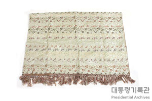 꽃 문양 테이블보 이미지