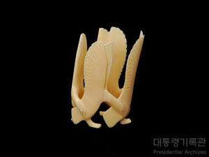 바다코끼리 상아 조각상고니 이미지