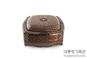 카탐 카리(페르시아식 상감 기법, Khatam-kari)식 보석함 이미지