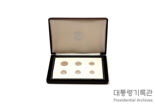 기리꼬 세공 화병(江戶切子, 강호절자, 에도식 유리 세공) 이미지