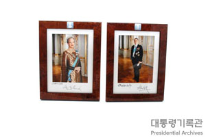 덴마크 마르그레테 2세 여왕 부처 사진 이미지