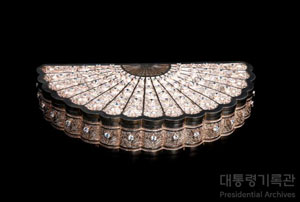 보석 장식 부채 모양 보석함 이미지