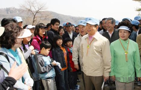 대통령행사-행사(국내기념일반) ㅡ 제62회 식목일 행사 및 북악산 완전 개방 행사 썸네일